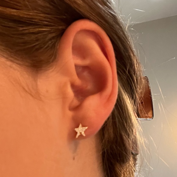 Gold star diamond earring! - Picture 2 of 3